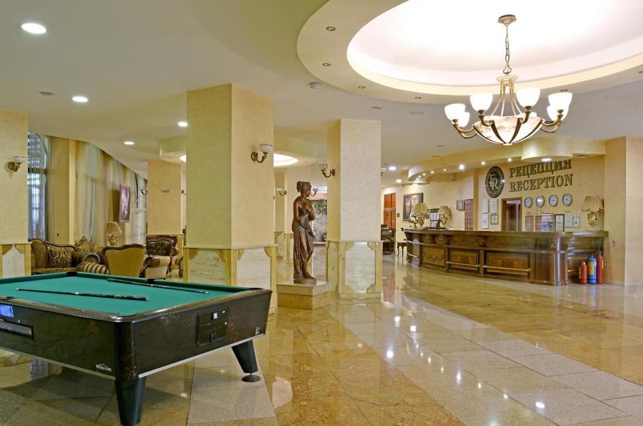 Hotel Estreya And