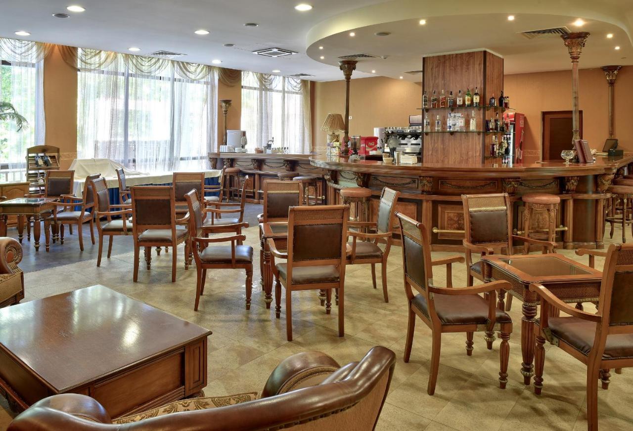 Hotel Estreya And