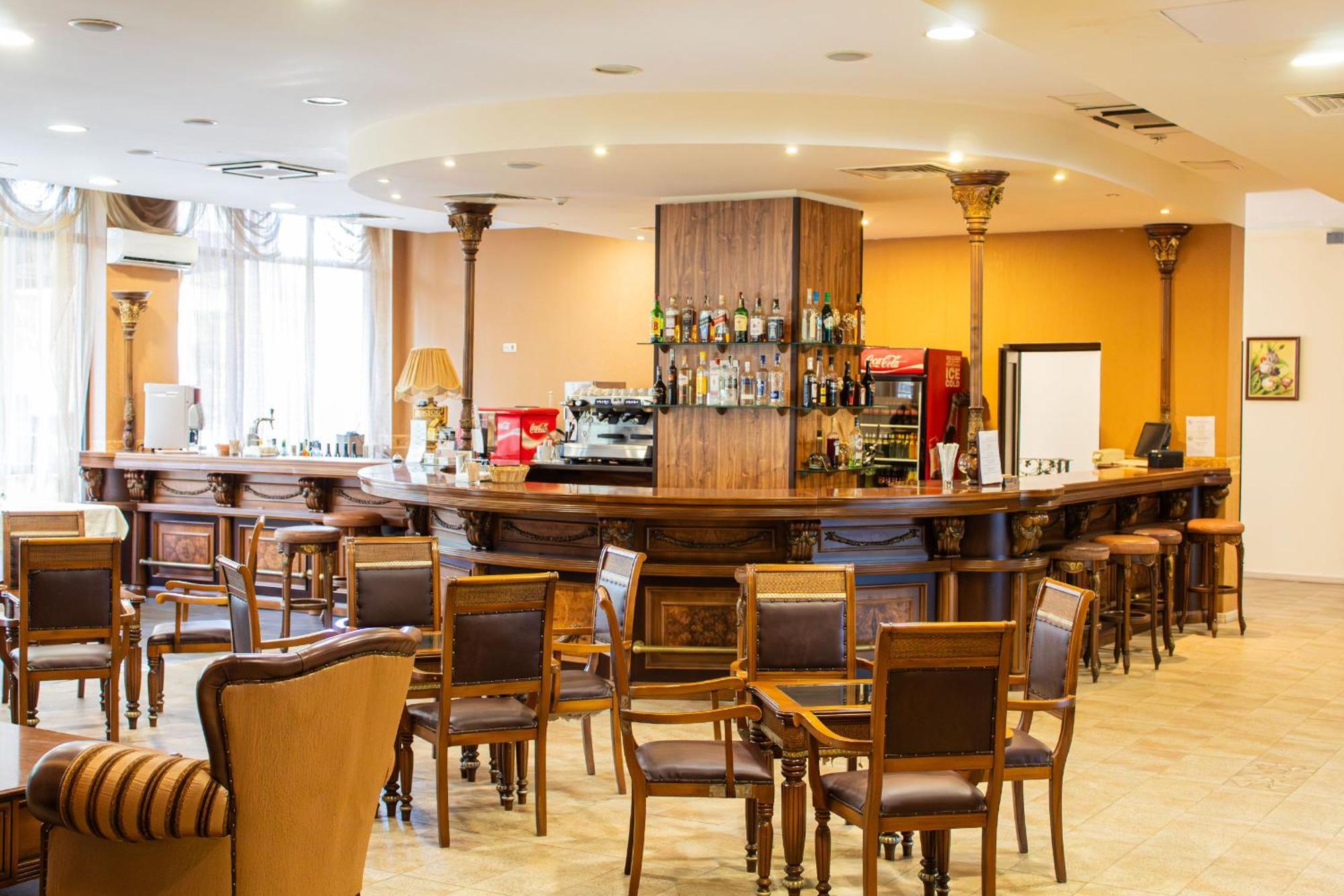 Estreya And Hotel