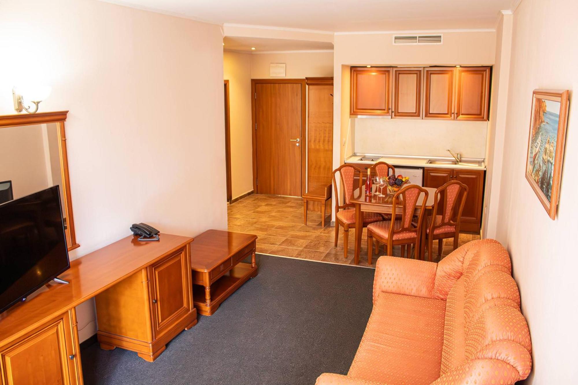Estreya And Hotel 4*