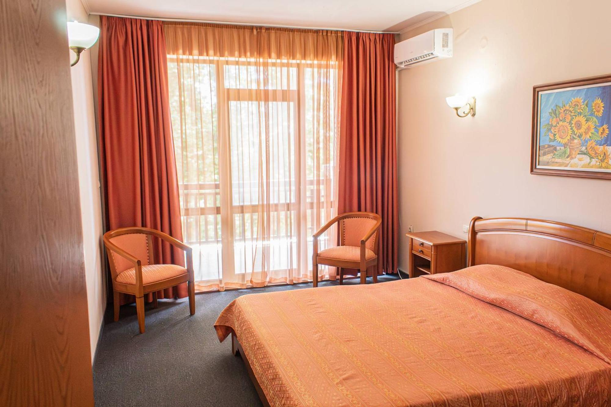 Estreya And Hotel Saints Constantine and Helena