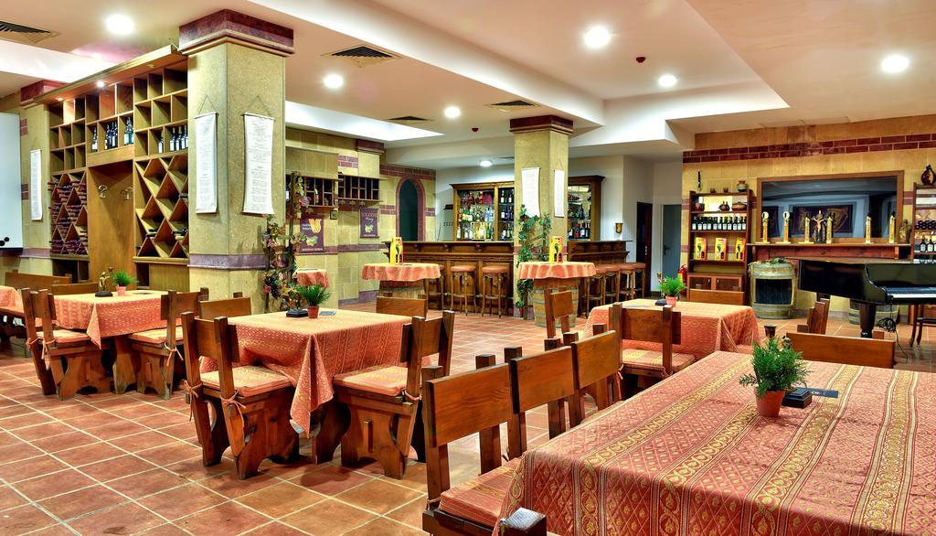 Hotel Estreya And 4*