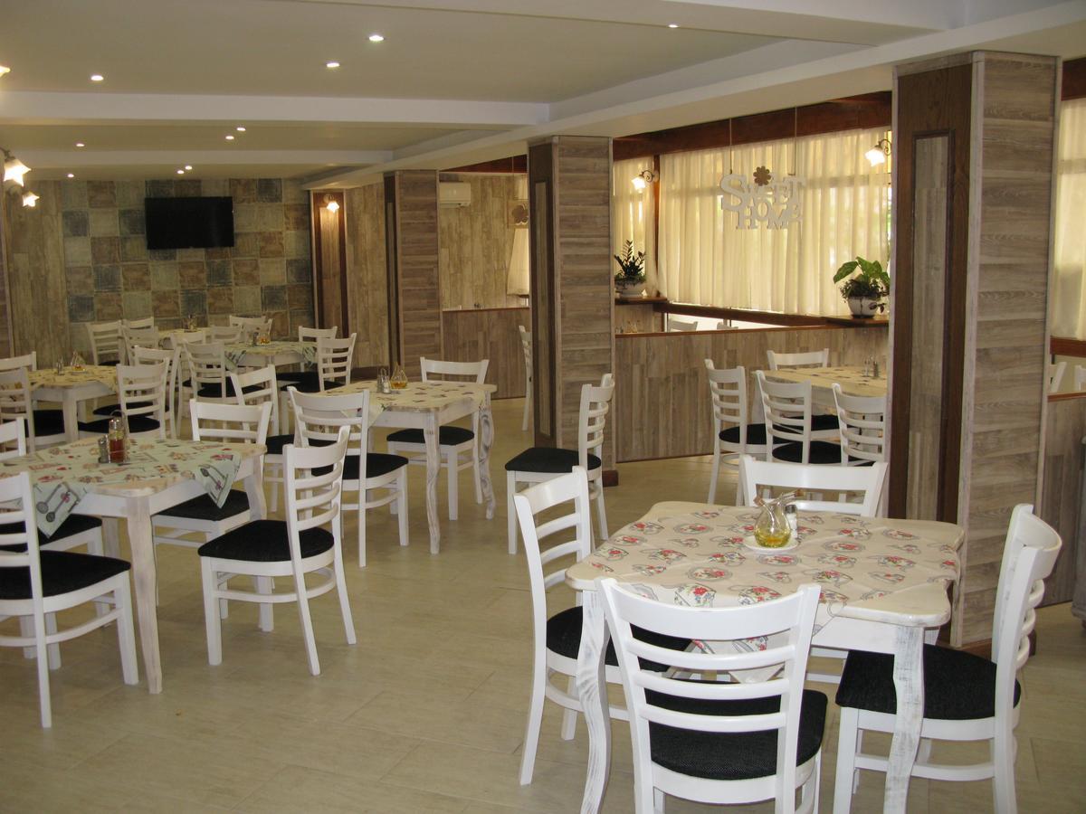 Hotel Estreya And